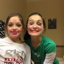 No hands makeup challenge!!! ( I'm in the green) comment which one is better!!!!!