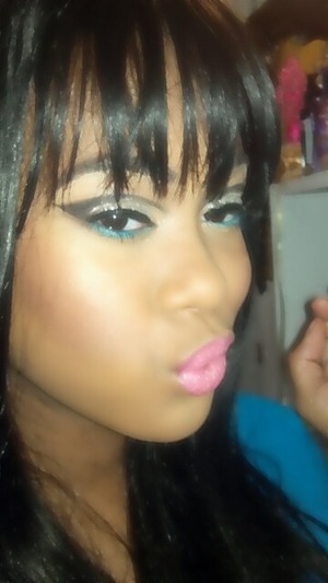 I decided to do a nicki minaj glitter inspired makeup look!