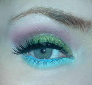 I'd probably wear something like this for when SOMEONE makes me a god damn pinata! I really want one.... 
 
I have used an additional eyeshadow from CS, a pigment called "mojito mint" 
 
Also, the blue eyeliner is from L.A COLORS. 
I have used the Maybelline XXL volume + length and the L'oreal double extension mascara.