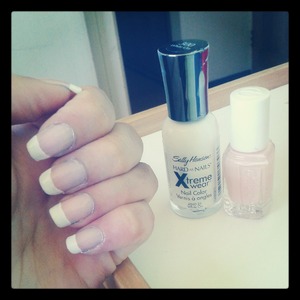 girly manicure, light pink