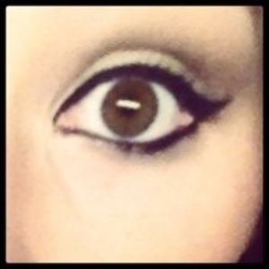 Just looking for a simple look to go out!! This is perfect for you!