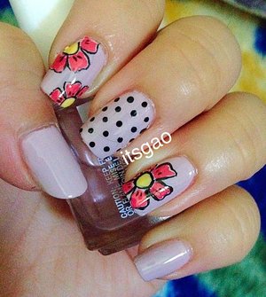 Flower power and polka dots!! Perfect for any time of the year. 
IG: itsgao