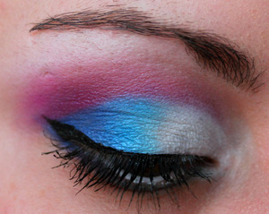 Created using Sugarpill eyeshadow
http://thesleepyjellyfish.blogspot.ie/2013/01/sugarpilll-look-with-eos-ice-violet.html
