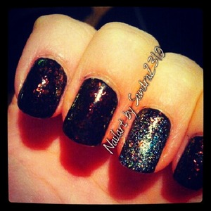 black nails with hologram effect top coat and a glitternail  ;-)