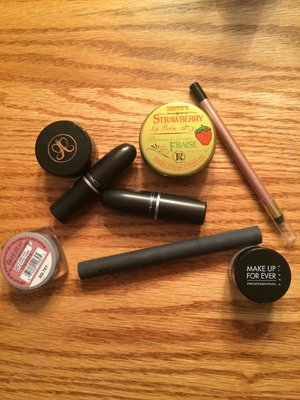 Love all of these. 
MAC lip- peach blossom & twig 
BITE lip- lechè
Anastasia dip brow- chocolate 
Loréal infallible eyeshadow- amber rush. Eyeliner- no name 
Make Up Forever- HD powder 
