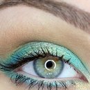 Green eye makeup