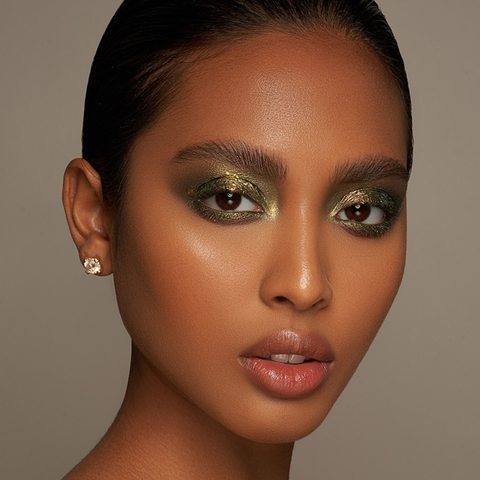 Model wearing shade Firefly over a base of shade "Gaia" from the Lightwork 3 Palette