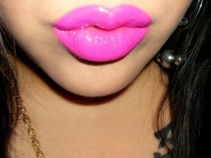 Maybelline ColorSensational lipstick in "Fuschia Fever"