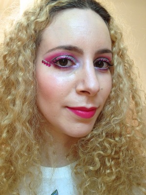 http://michtymaxx.blogspot.com.au/2012/10/jawbreaker-at-woodstock.html

I created this super sparkly, pink and silver look with delicious Eye Kandy Jawbreaker and Cotton Candy Sprinkles and some amazing Sugarpill and Urban Decay products then to put it over the top, some rhinestones too!