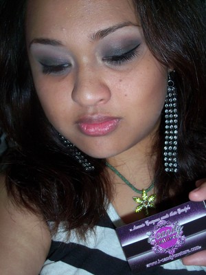 Dark smokey eye using I-Candy Couture Pigments 
www.i-candycouture.com
www.facebook.com/icandycouture