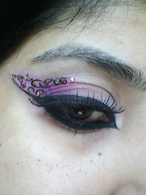 light to dark pink shadow with gold and pink rhinestones