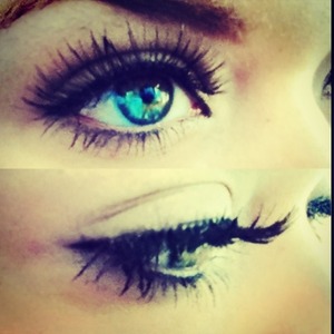 I'm obsessed with my eyes >.< 