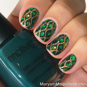 Snake-skin inspired nails. How-to: http://www.maryammaquillage.com/2013/09/dazzling-anaconda-snake-skin-nail-art.html