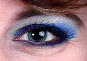 Brands used:
P2 Sun City - Barcelona 050 (blue)
Estée Lauder - pink flash (eye shadow)
Estée Lauder - Amethyst Spark (eye shadow)
Essence - eyeshadow mystic purple 42 (silver)