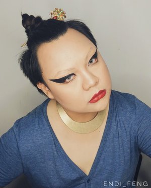 Lunar new year is on Monday. This year is my year, Monkey. 
I tried to do an couture oriental look. 

On my lips is besame red. 