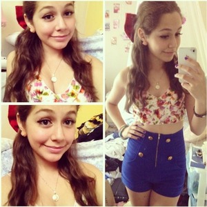•Shorts from bloom
•Bandeau from Marshall's 
•Wearing the bow I made ^-^
•Rose earrings from Forever 21
Caked up for the day! 