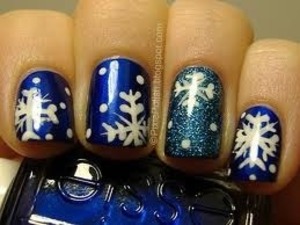Cute and easy winter nails for the snowy season!!