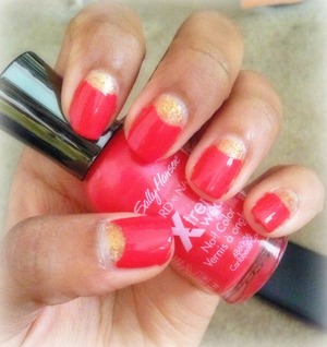 Sally Hansen Caribbean Coral and Wet N Wild The Gold & Beautiful
First time trying this so hope you like it :)