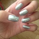 silver glittered nails 