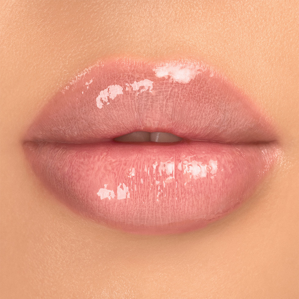 Jeffree Star Cosmetics lip model wearing Fluffer