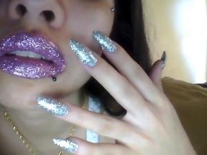 I USED LOOSE GLITTER FOR BOTH MY LIPS AS WELLAS MY NAILS {I DID DO THE STILETTO NAILS MYSELF}