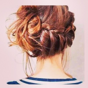 Feeling a bit boho? Fulfil your craves with this messy braid bun, and rock the boho chic style like a pro!