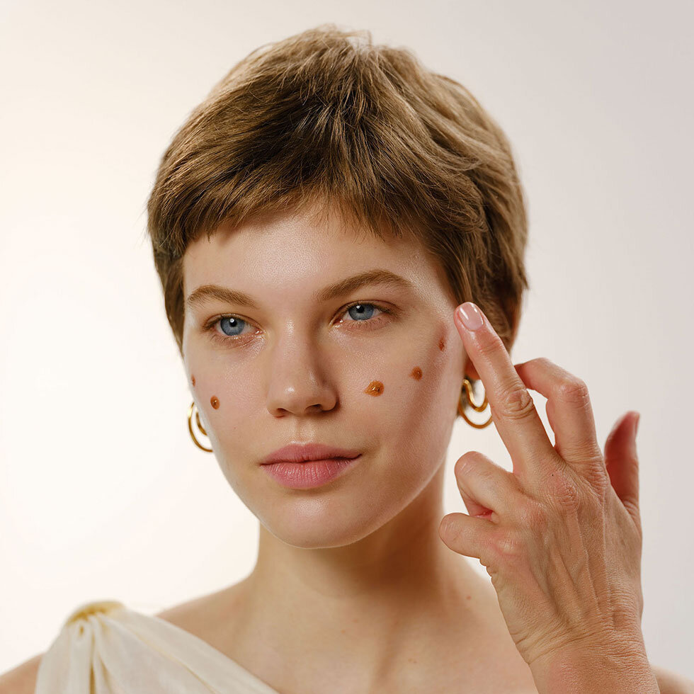 Model using Sisley Paris Phyto-Touche Sunkissed Hydrating Gel