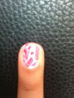 I used:
Vogue's pink from the safari collection
Plain, soft pink nail polish