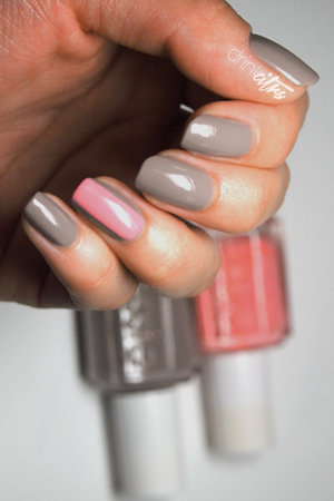 http://www.drinkcitra.com/2014/09/accent-nail-twinsie-tuesday.html