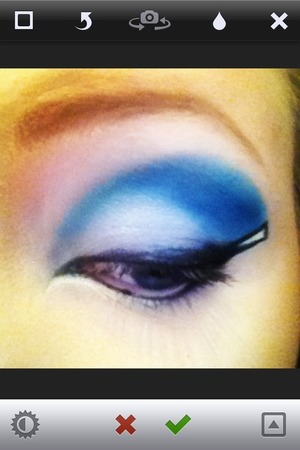 Eye shadow from mist, blue and gold