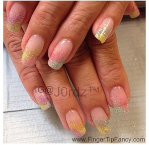 FOR DETAILS CLICK BELOW:
http://fingertipfancy.com/rainbow-glitter-diagonal-nails