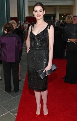 LBD Anne Hathaway 

www.carinadresses.com
