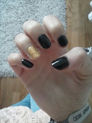 just had my nails done, loving them!