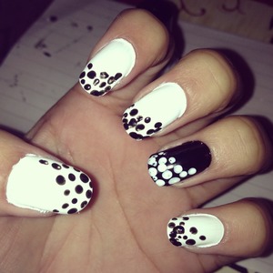 White and black dots 