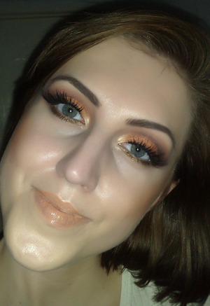 Thanksgiving day makeup : http://www.staceymakeup.com/2011/11/tutorial-thanksgiving-day.html