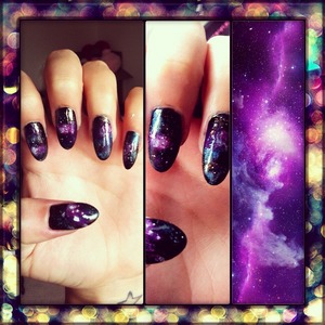 My first attempt at galaxy nails! Got inspired by the photo on the right! Used 7 different polishes and a sponge :)