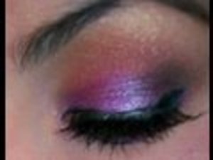 emilynoel83 88 shimmer: purple & gold. *not my pic...but i have recreated this look before =]