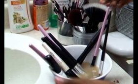 How I Clean My Makeup Brushes