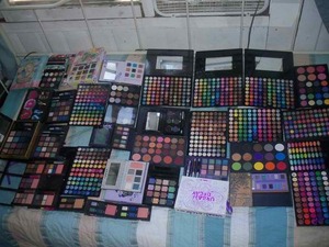 Some of my makeup palettes...They all didnt fit on my bed =/