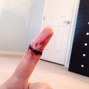 Sliced my finger! 😪 done with ben Nye's scar wax! Enjoy! :)
