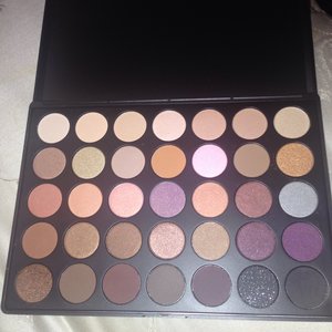 My 35W palette from Morphe finally came in & i'm so excited to play around with us. 