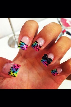These are really cute nails i plan on re creating . (: