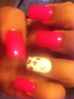 Pink nails with cheetah print