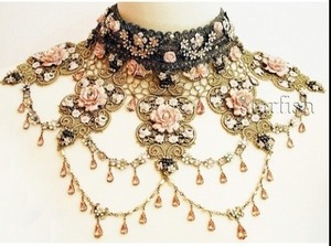 I love vintage/ victorian jewelery and clothes