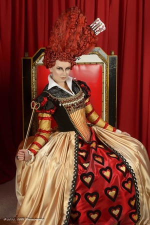 Evil Queen (Alice & Wonderland)
MUA: Crystal Taylor
Model: Isabelle Gardo
www.kittytaylor.com

MAC Pigments & Eye Candy Glitter