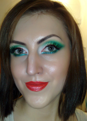 Italian Flag Inspired!
step by step on my blog: http://www.staceymakeup.com/2011/11/tutorial-italian-flag-inspired.html