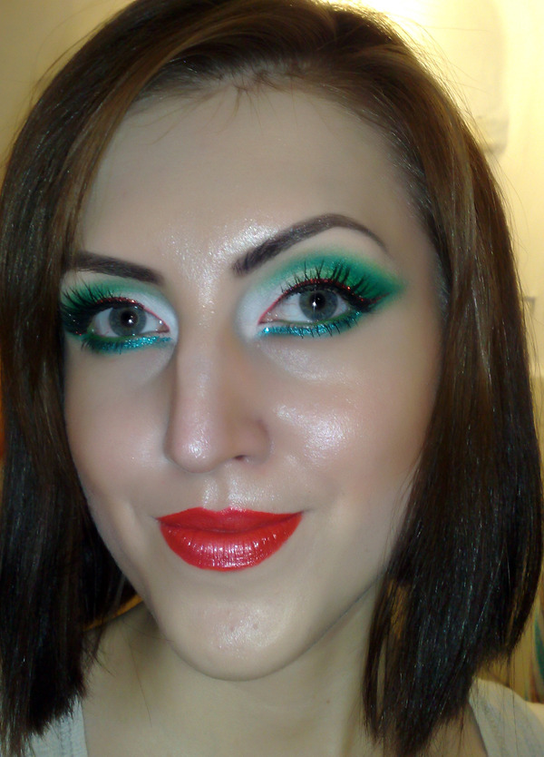 Italian Flag Inspired! step by step on my blog: http://www.staceymakeup ...