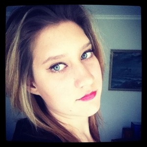 A light brown with top eye liner and red lips