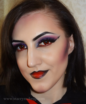 A very dramatic look which can be worn to a party with a gothic theme for example or it would be good for a Halloween party :) 