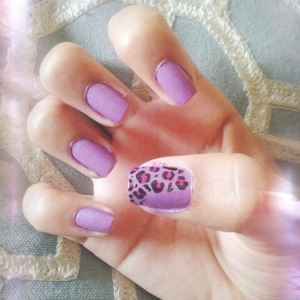Lilac color with leopard spot on thumb